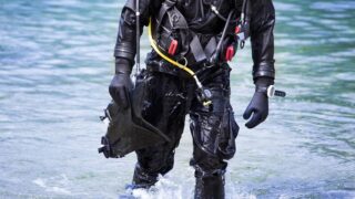 【ドライスーツ導入ガイド】秋冬ダイビング、はじめの一歩！